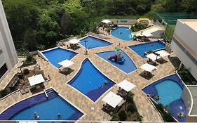 Flat 720 Park Veredas com Vista Serra com geladeira e fogão